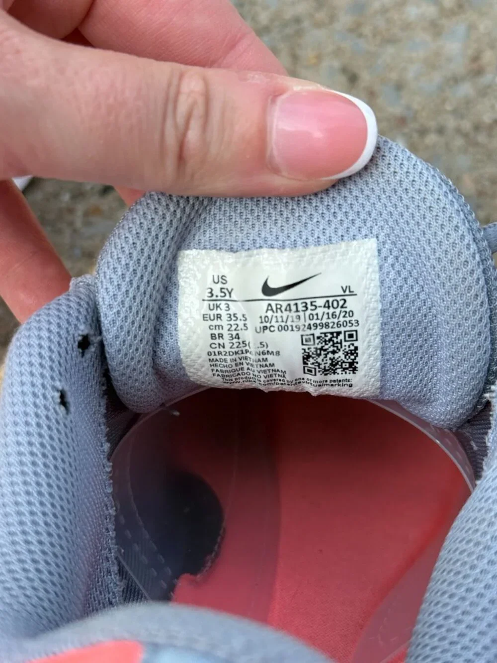 Nike Downshifter 9 Girls 3.5Y Gray Coral Sneakers Sporty Y2K Athleisure Gym 4109